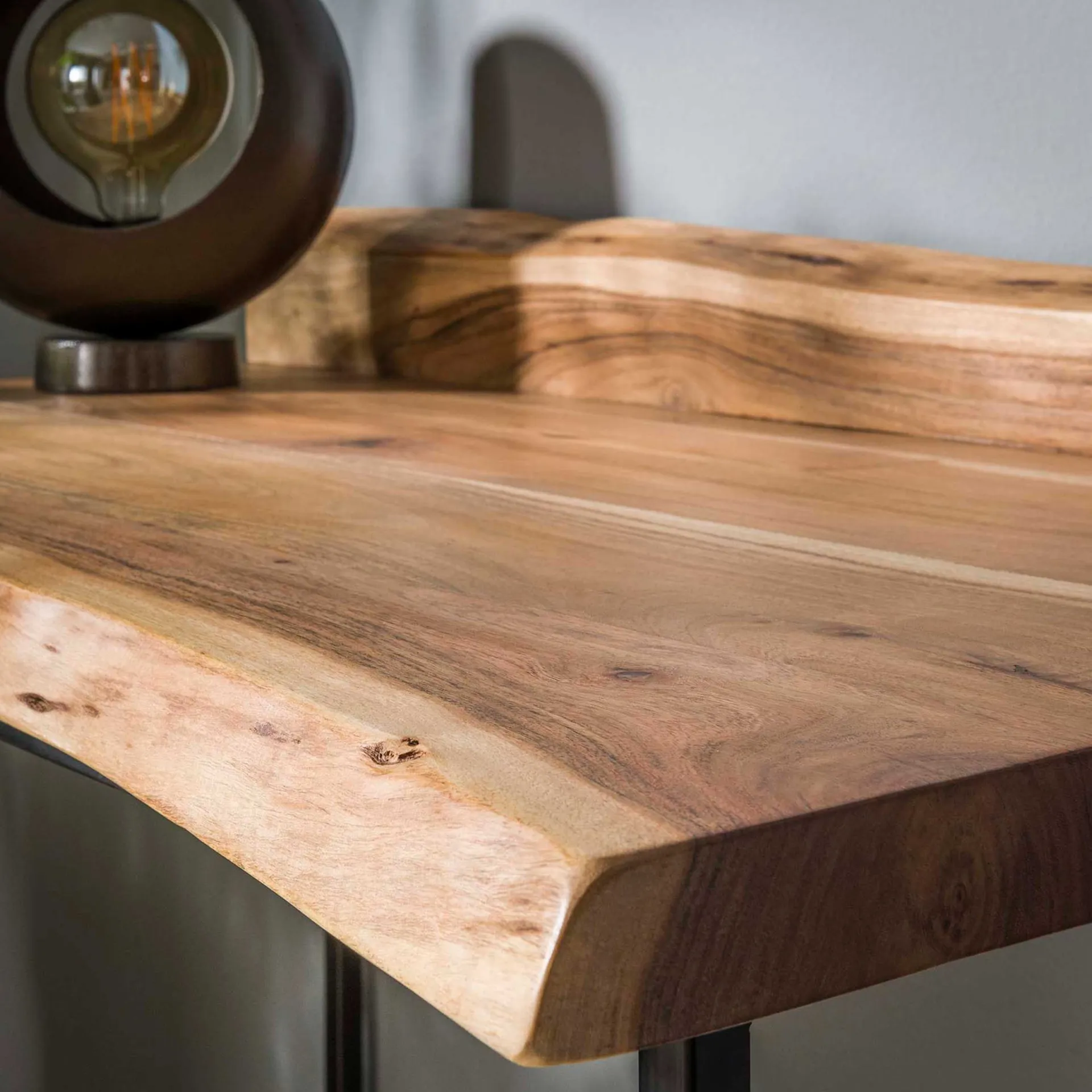 Emob Akazienschreibtisch Live Edge - Natürliches und robustes Design