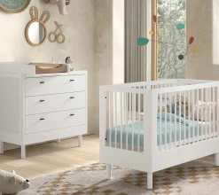 Babyzimmer Forrest: Babybett 60x120cm, Kommode mit Windelregal - Weißbuche