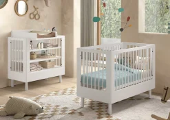 Babyzimmer Forrest: Babybett 60x120cm, Wickeltisch mit Wickelauflage - Weißbuche