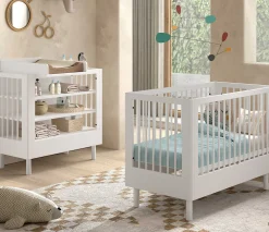 Babyzimmer Forrest: Babybett 60x120cm, Wickeltisch mit Wickelauflage - Weißbuche