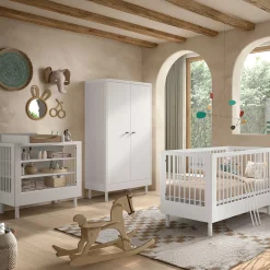 Babyzimmer Forrest: Babybett 70x140cm, Wickeltisch mit Wickelbrett, Kleiderschrank - Weißbuche
