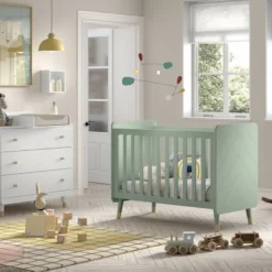 Babyzimmer-Set Billy - Zweitüriger Kleiderschrank, Kommode, Wickeltisch & Babybett - Grün/Weiß