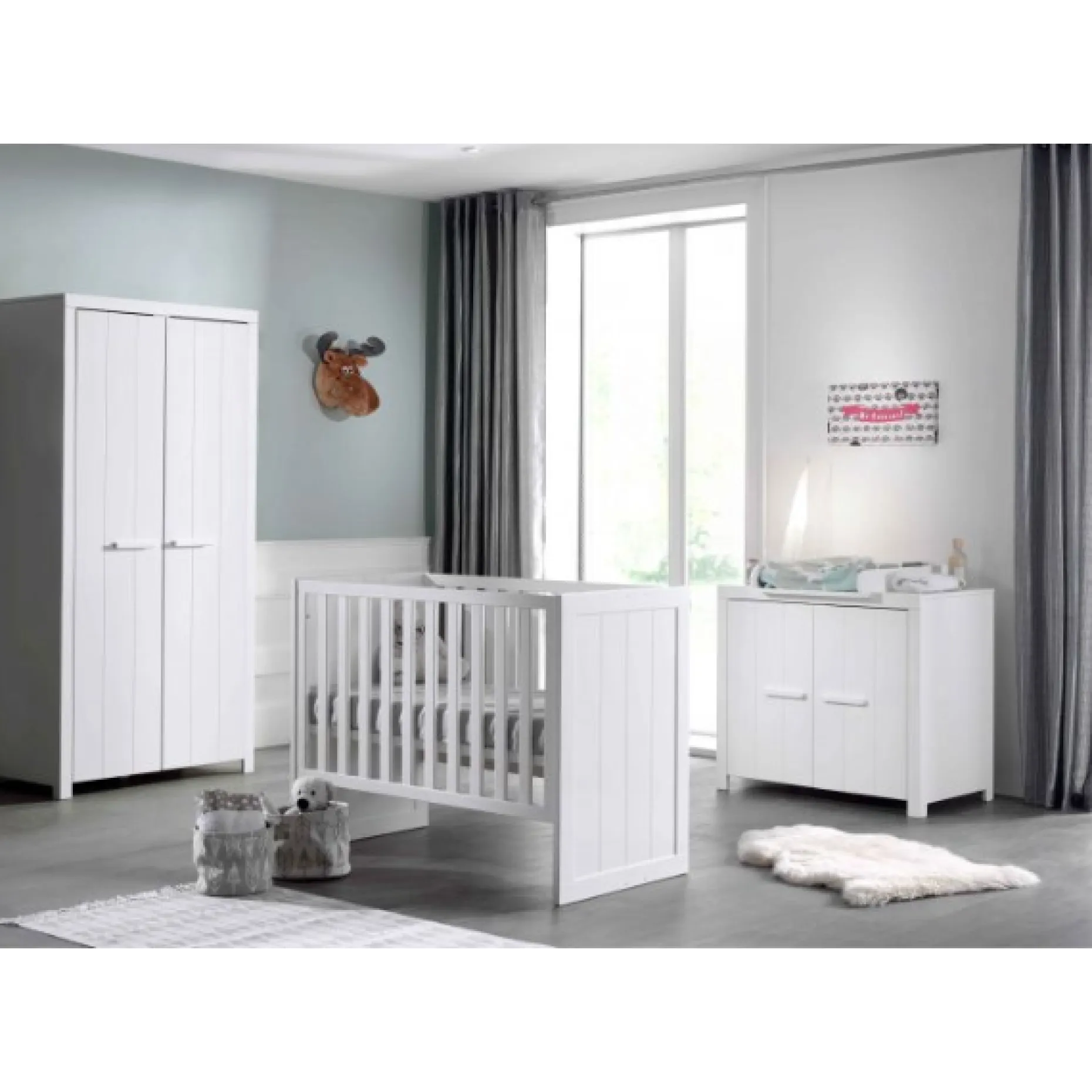 Babyzimmer-Set Erik - Zweitüriger Kleiderschrank, Kommode, Wickeltisch & Babybett - MDF/Weiß