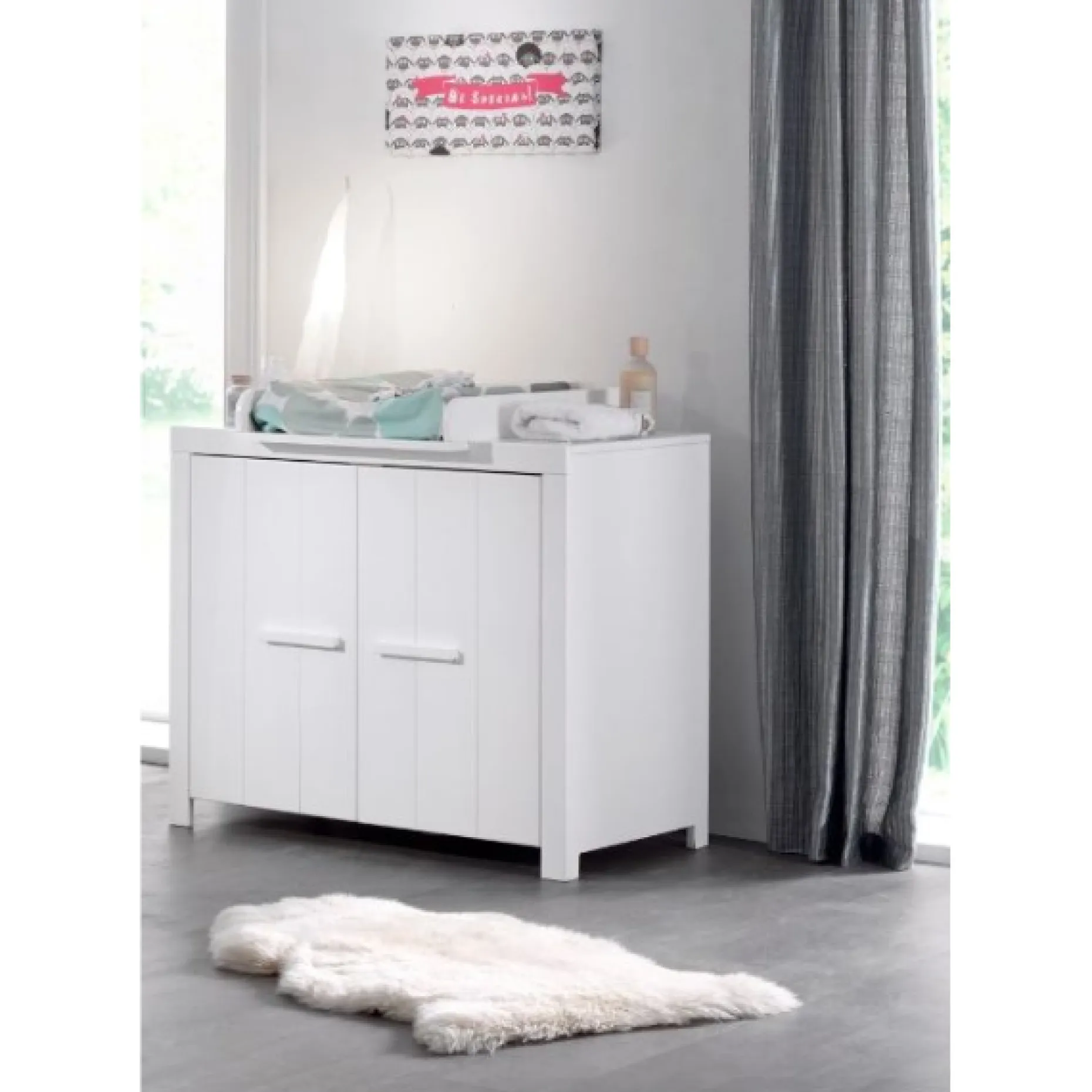 Babyzimmer-Set Erik - Zweitüriger Kleiderschrank, Kommode, Wickeltisch & Babybett - MDF/Weiß