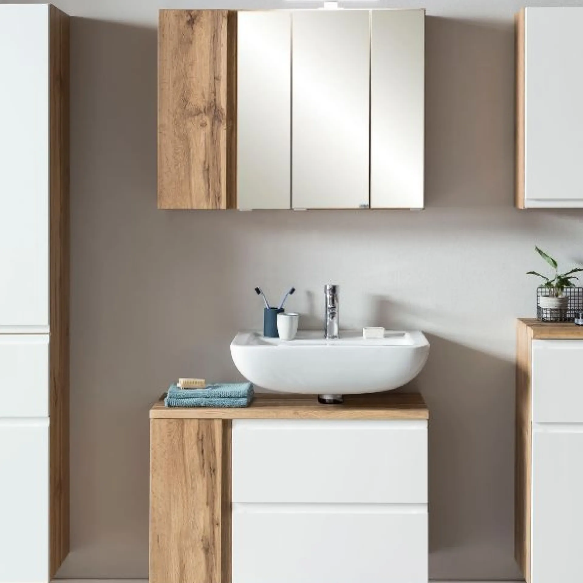 Held Badezimmerset Varese | Waschtisch und Spiegelschrank mit Beleuchtung | Wotan Eiche es Design