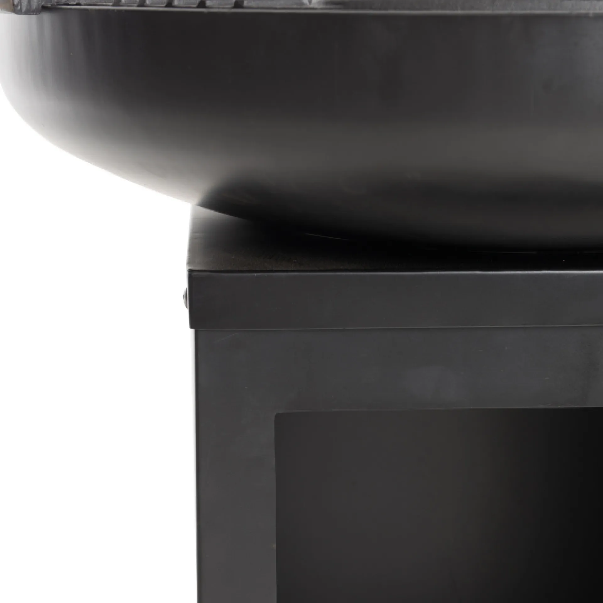 Redfire Barbecue Pallas mit Holzlager und gusseiserner Plancha -