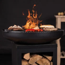 Redfire Barbecue Pallas mit Holzlager und gusseiserner Plancha -
