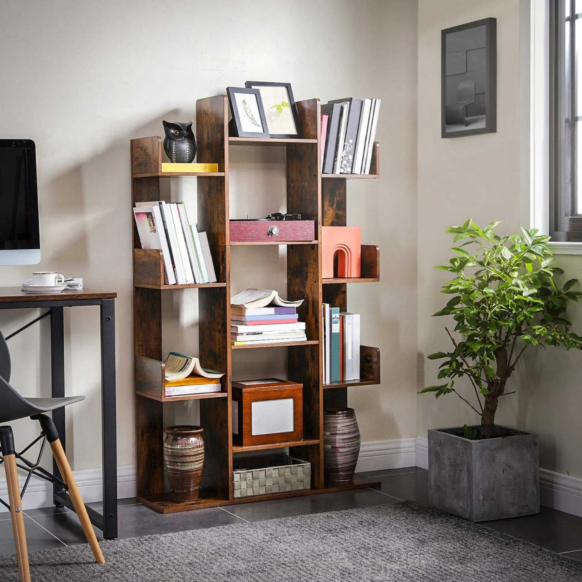 Baumförmiges Bücherregal: 13 Fachböden, 86x25x140cm, Rustikales Braun