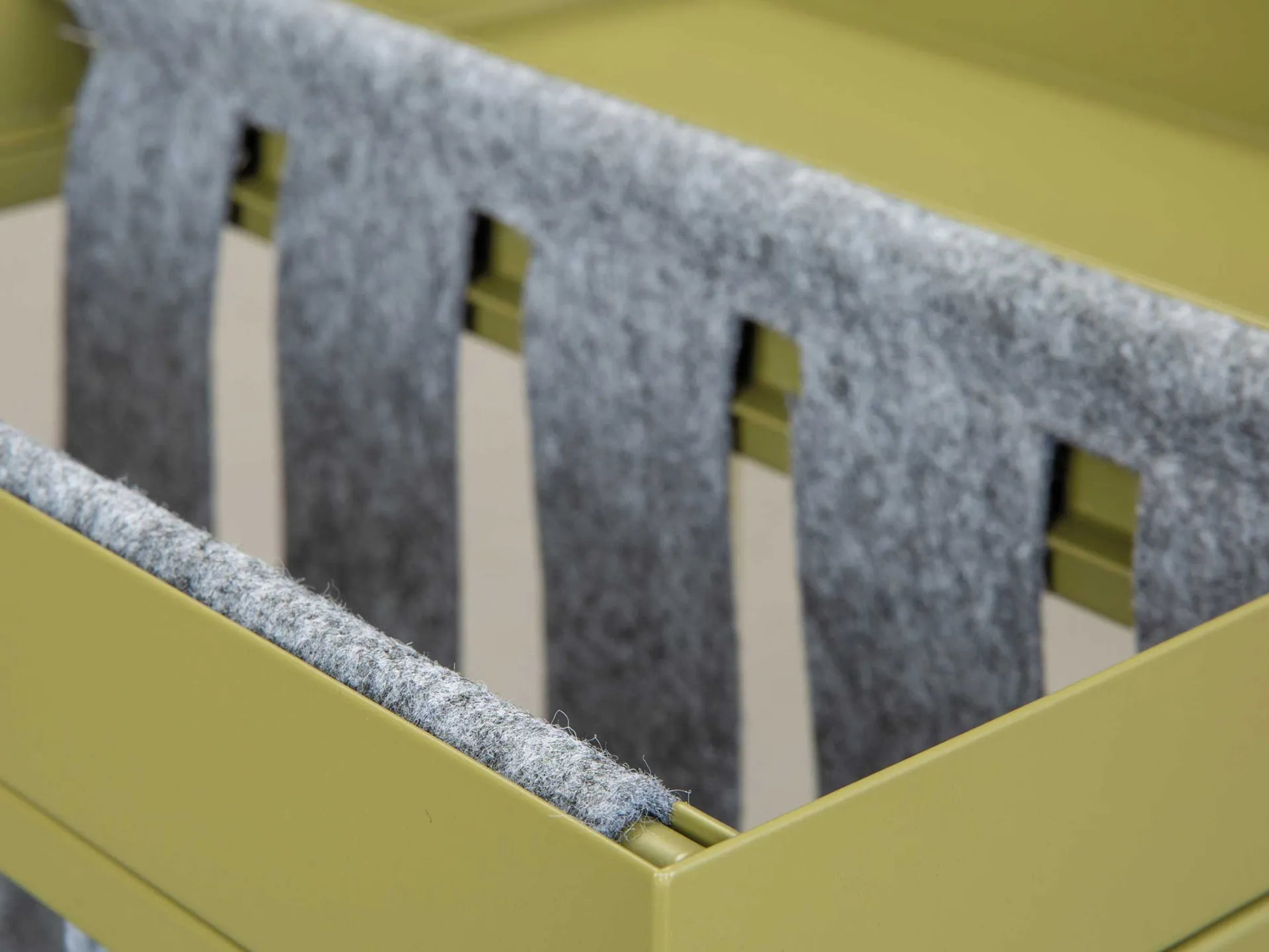 Interlink Beistelltisch Nubis 35x35 - oliv/grau