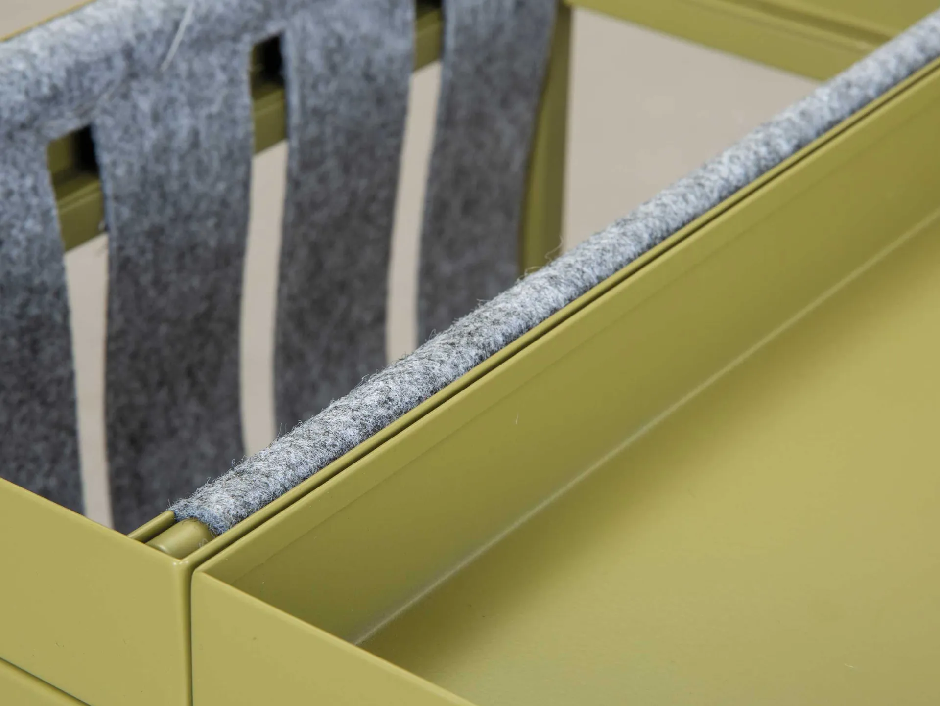 Interlink Beistelltisch Nubis 35x35 - oliv/grau