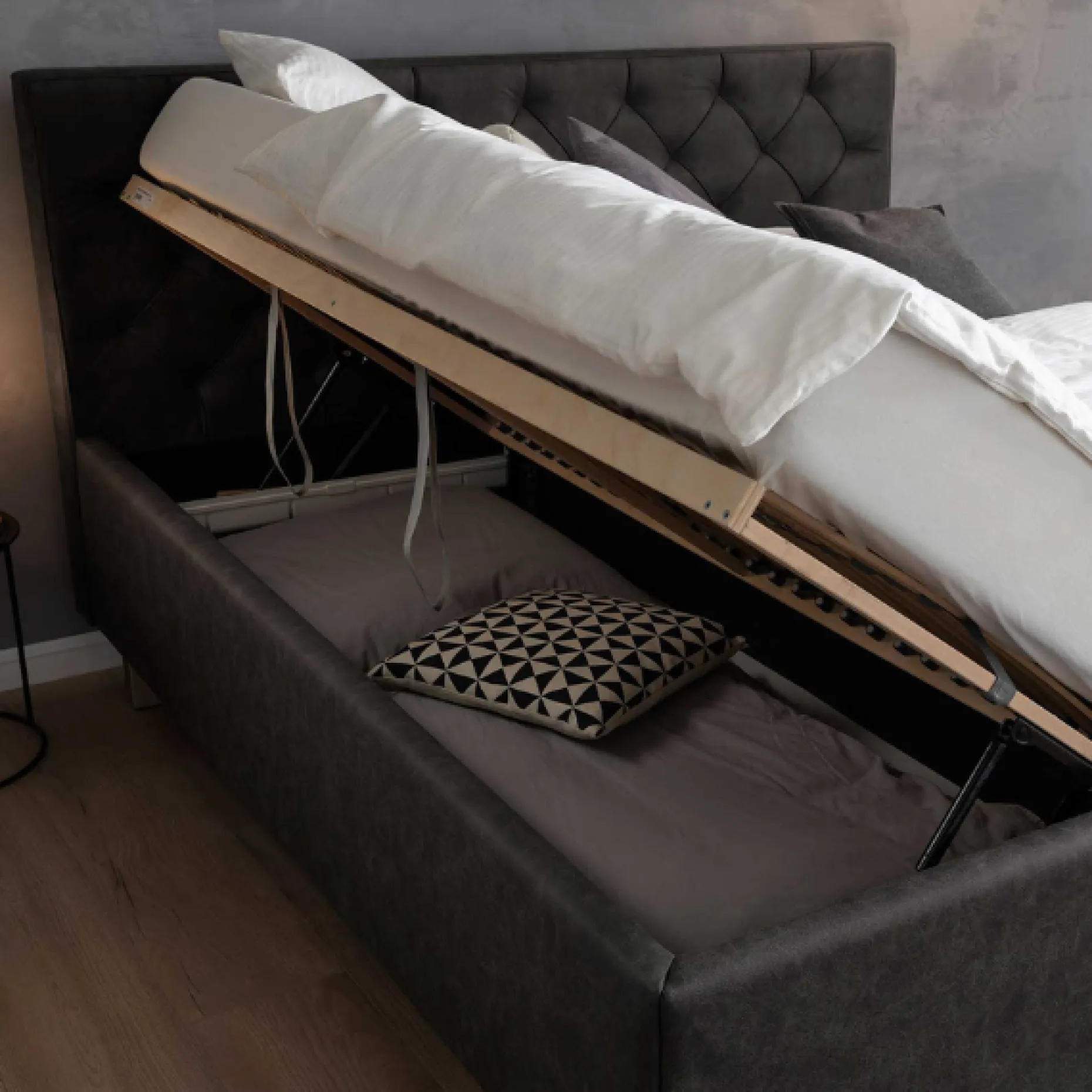 Bett San Marino 180x200cm mit Stauraum Kunstleder - anthrazit/chrom