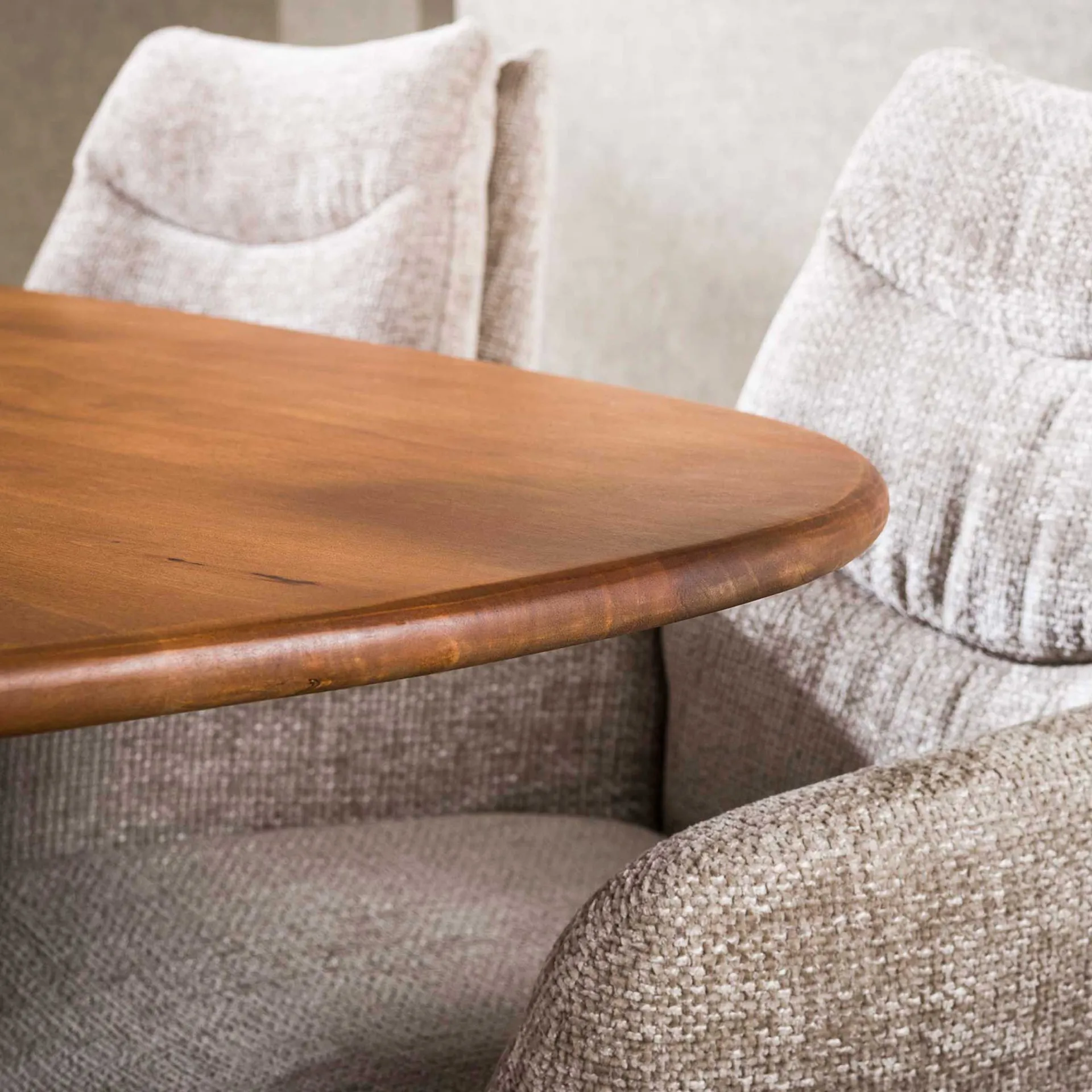 Emob Cliff Oval Tube Esstisch 215cm - Mango Sand