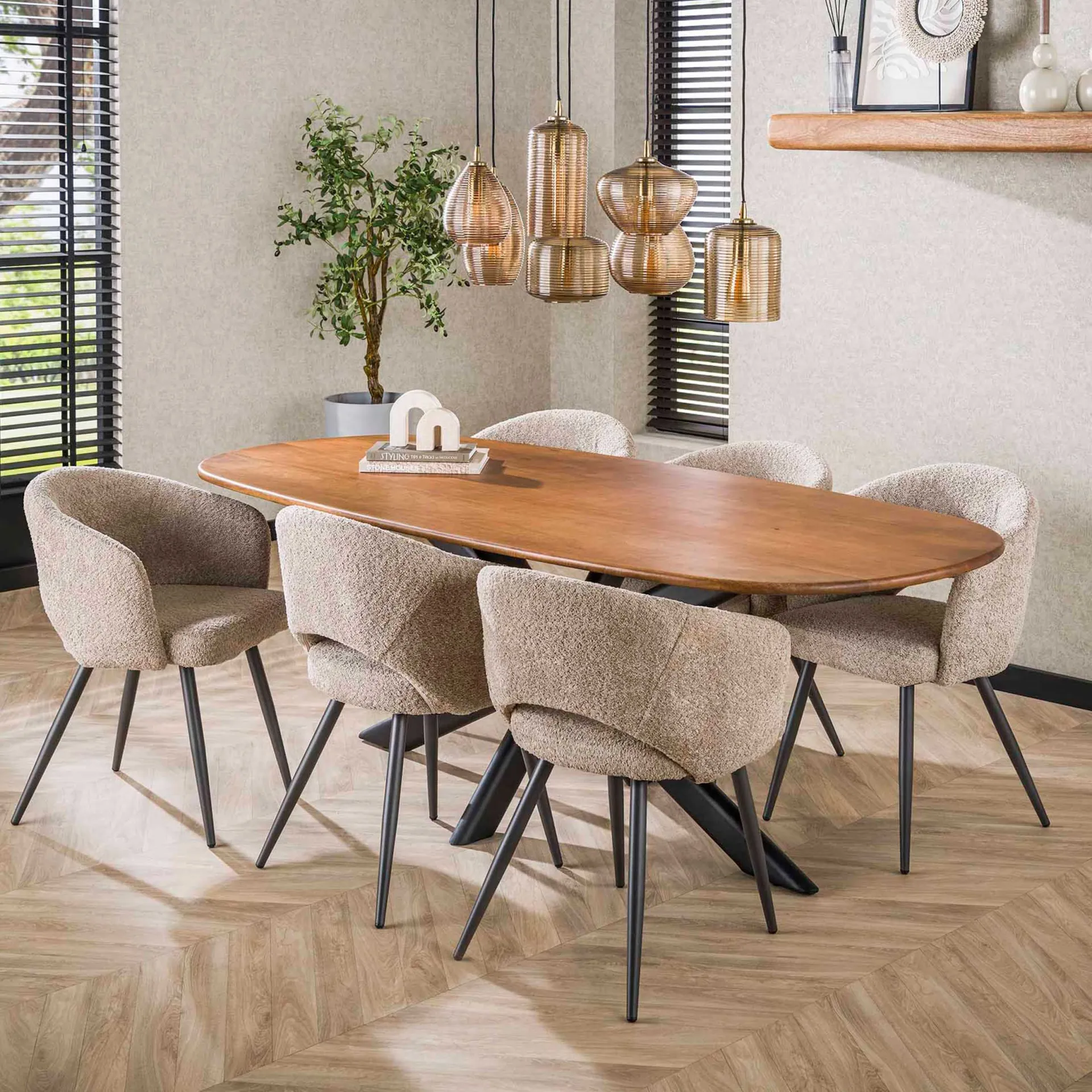 Emob Cliff Oval Tube Esstisch 215cm - Mango Sand