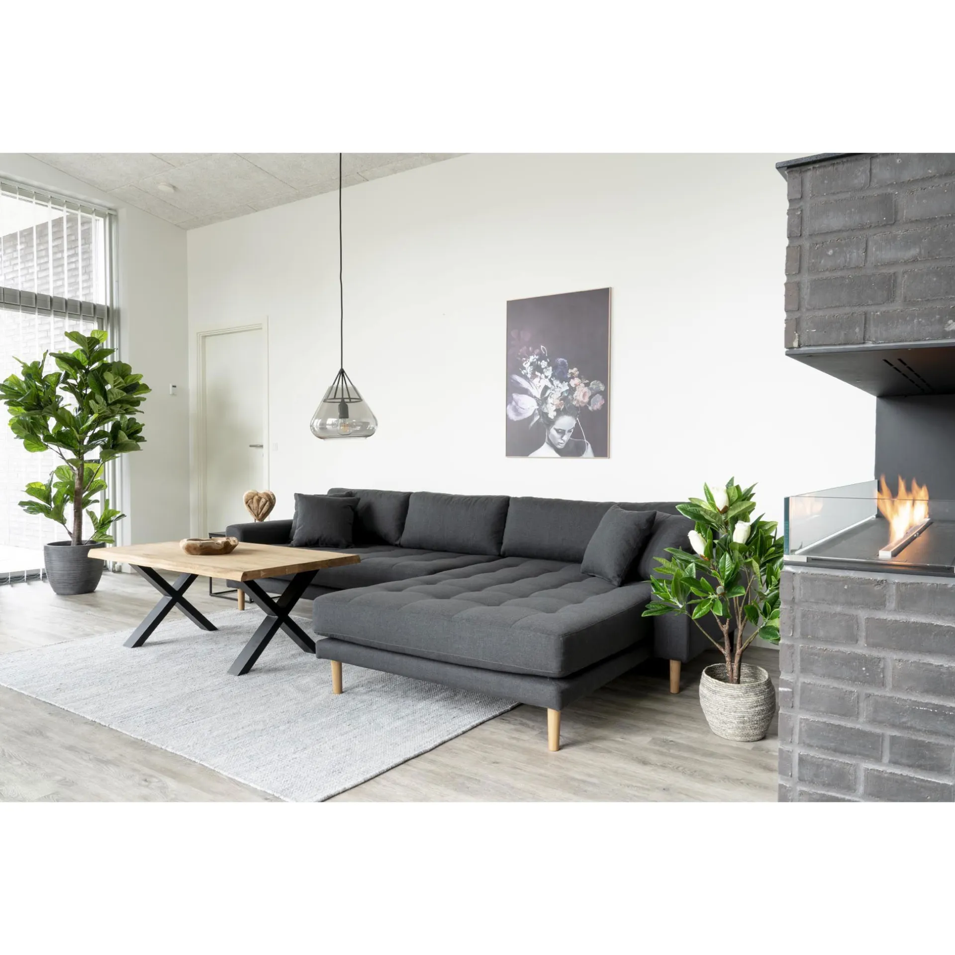House Nordic Couchtisch aus Eiche Natur mit gewellter Kante