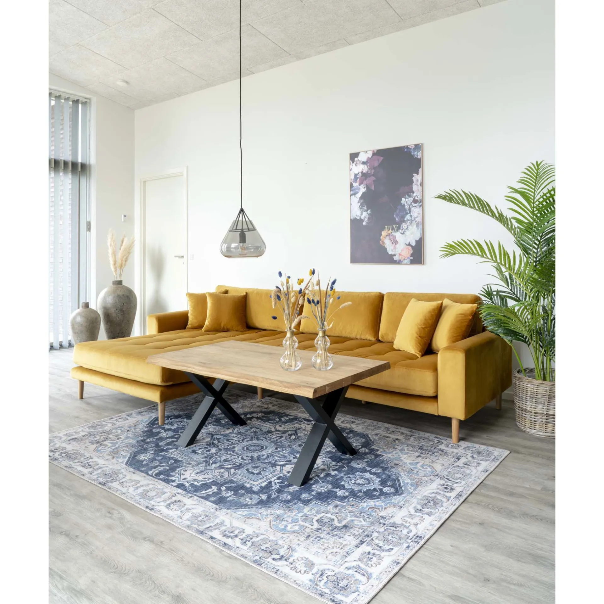 House Nordic Couchtisch aus Eiche Natur mit gewellter Kante
