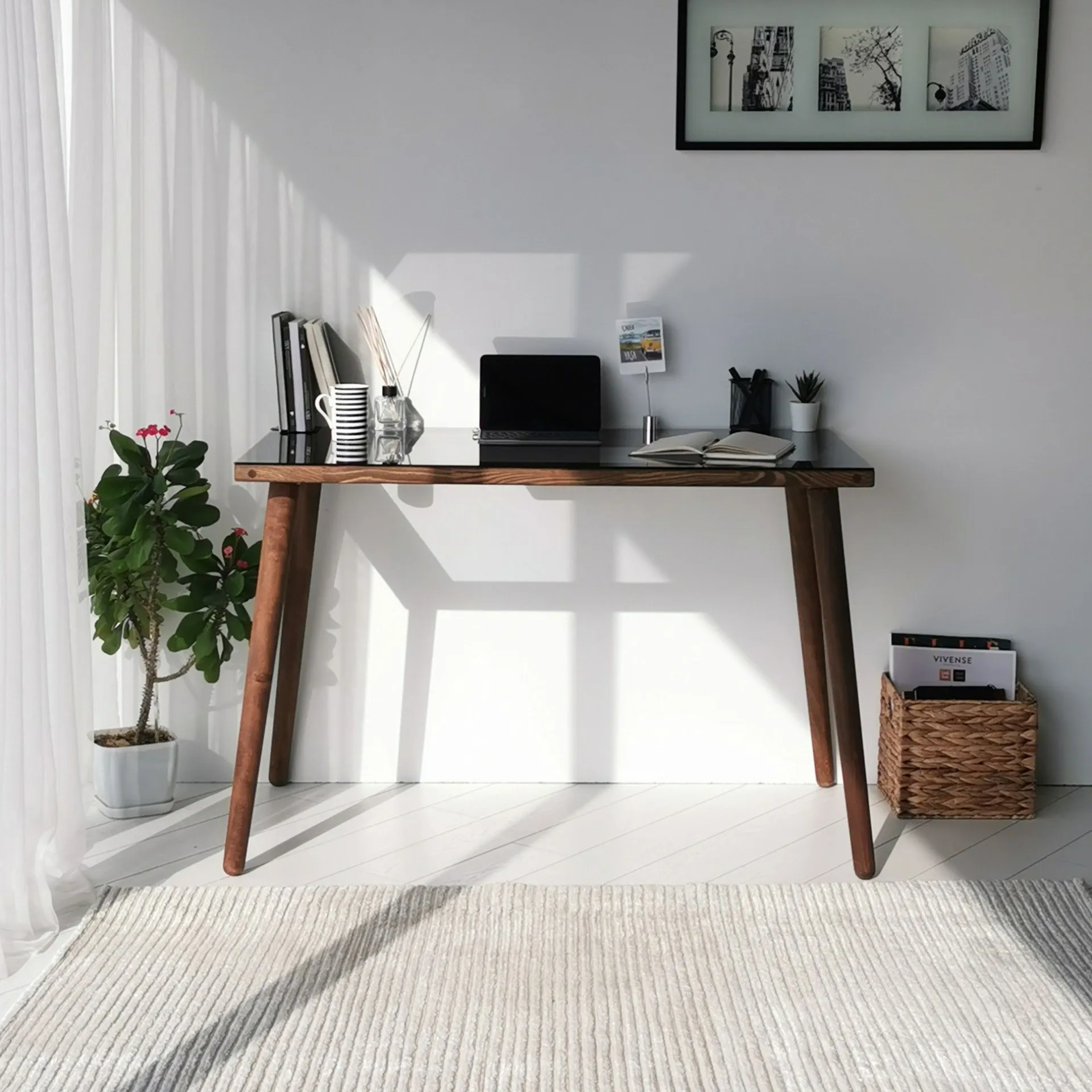 Emob Cozy Schreibtisch | Korpus aus Buchenholz | Walnuss