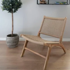 House Nordic Derby Stuhl: Natürliches Poly-Rattan mit Teakholzbeinen