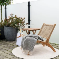 House Nordic Derby Stuhl: Natürliches Poly-Rattan mit Teakholzbeinen