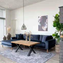 House Nordic Dunkeles Lido Lounge Sofa mit Kissen und Holzbeinen