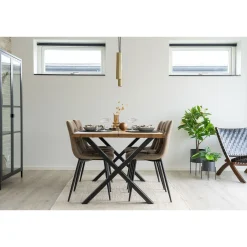 House Nordic Esstisch aus Eiche Natur mit gewellter Kante