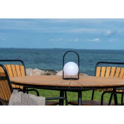 House Nordic Esszimmerstuhl aus Teakholz mit schwarzem Gestell