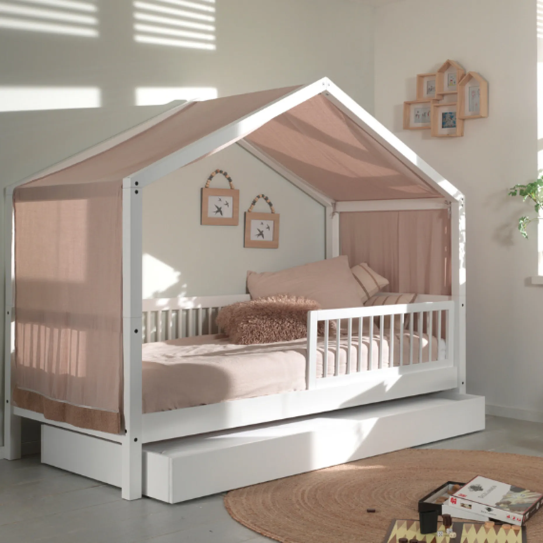Forrest Hausbett 90x200 mit Rollbett, herunterklappbarem Schutzgitter und Bettzelt - weiß/rosa