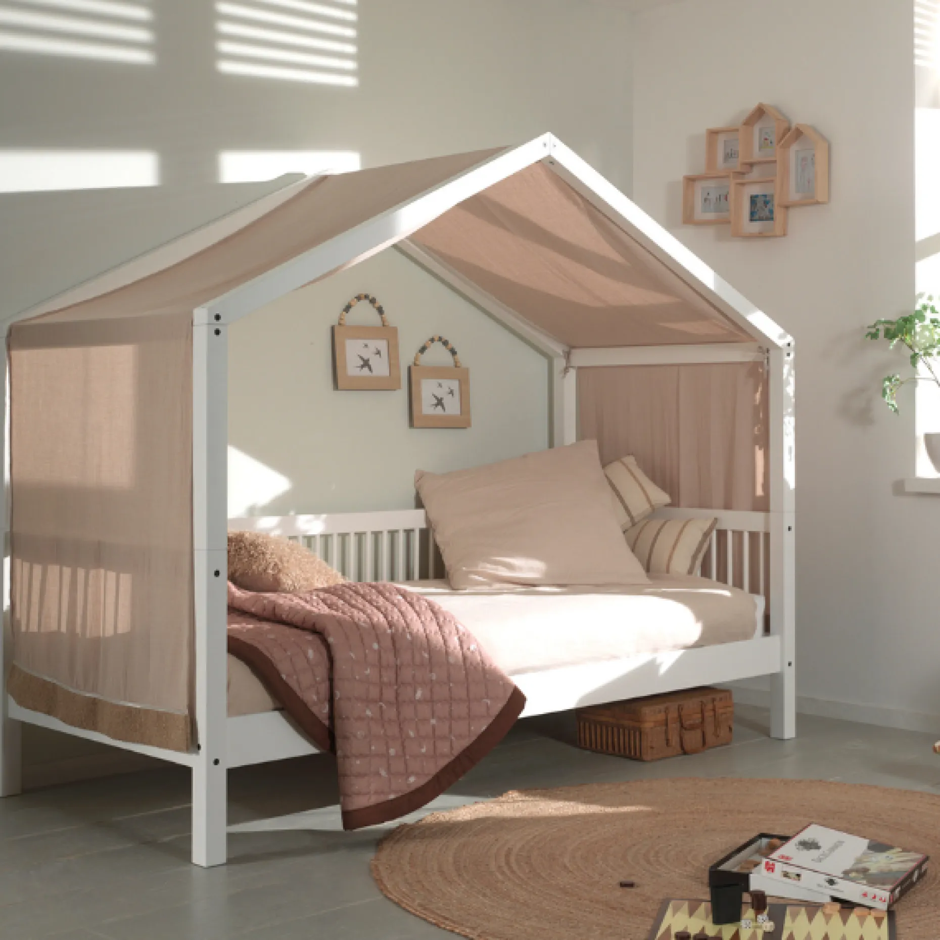 Forrest Hausbett 90x200 mit Rollbett, herunterklappbarem Schutzgitter und Bettzelt - weiß/rosa
