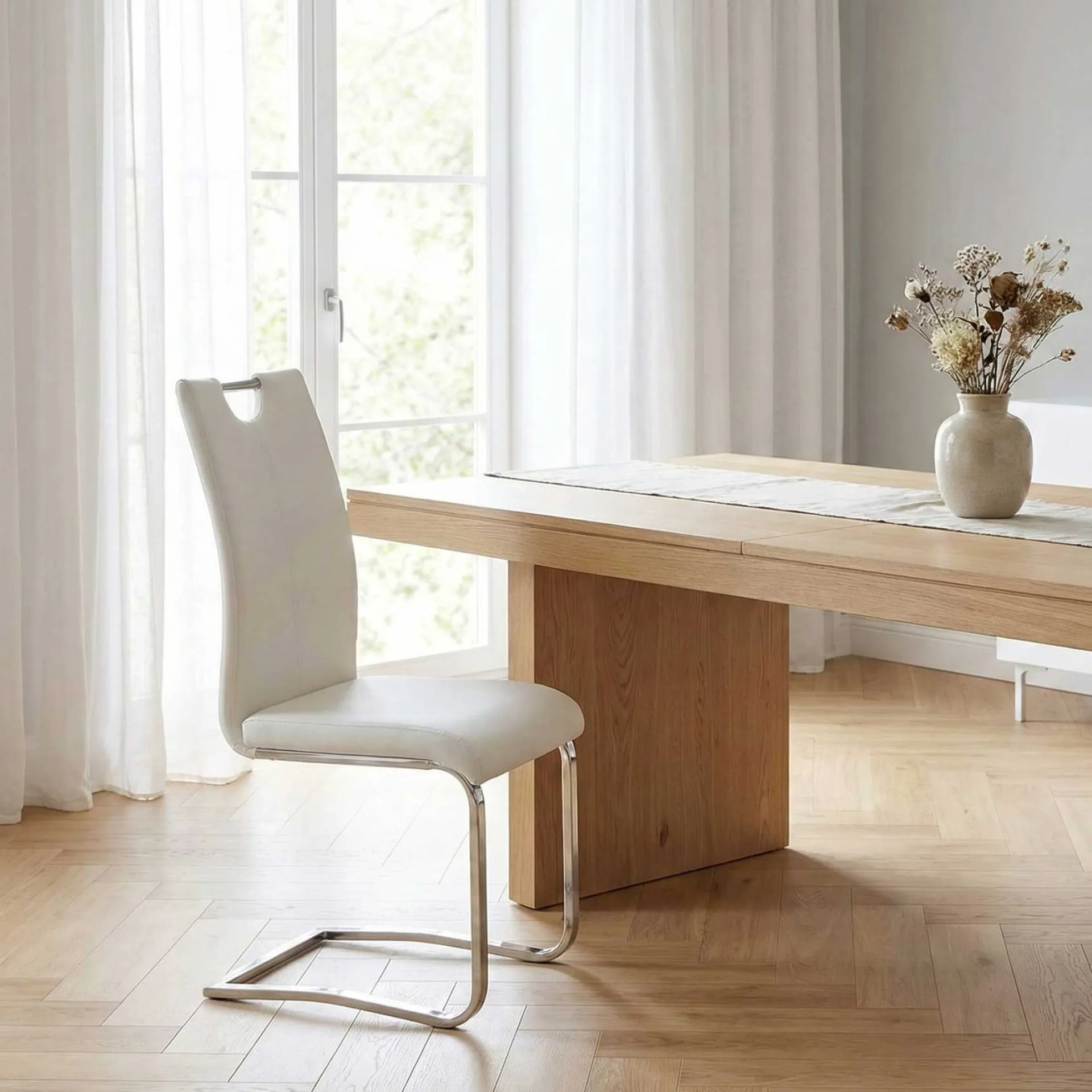 Rousseau Freischwinger Sofia -
