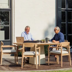 Gescova Gartentisch Tiago - Teakholz & Zement - 160x160x76 cm - Braun/Weiß