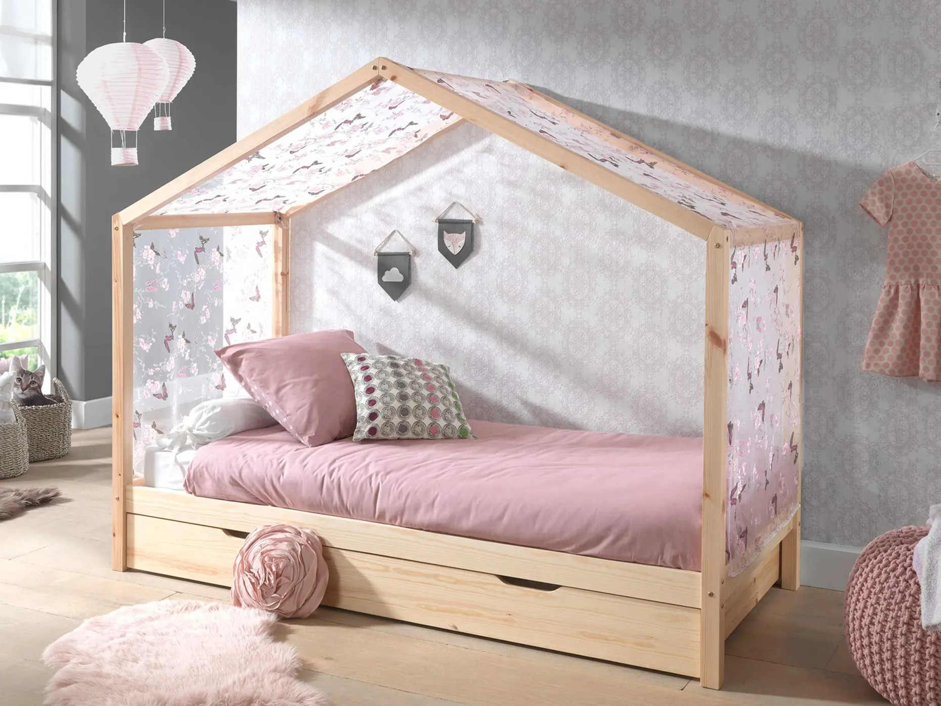Hausbett Dallas 3 90x200 mit Bettkasten und Voile mit Schmetterlingsmuster - kieferholz/rosa