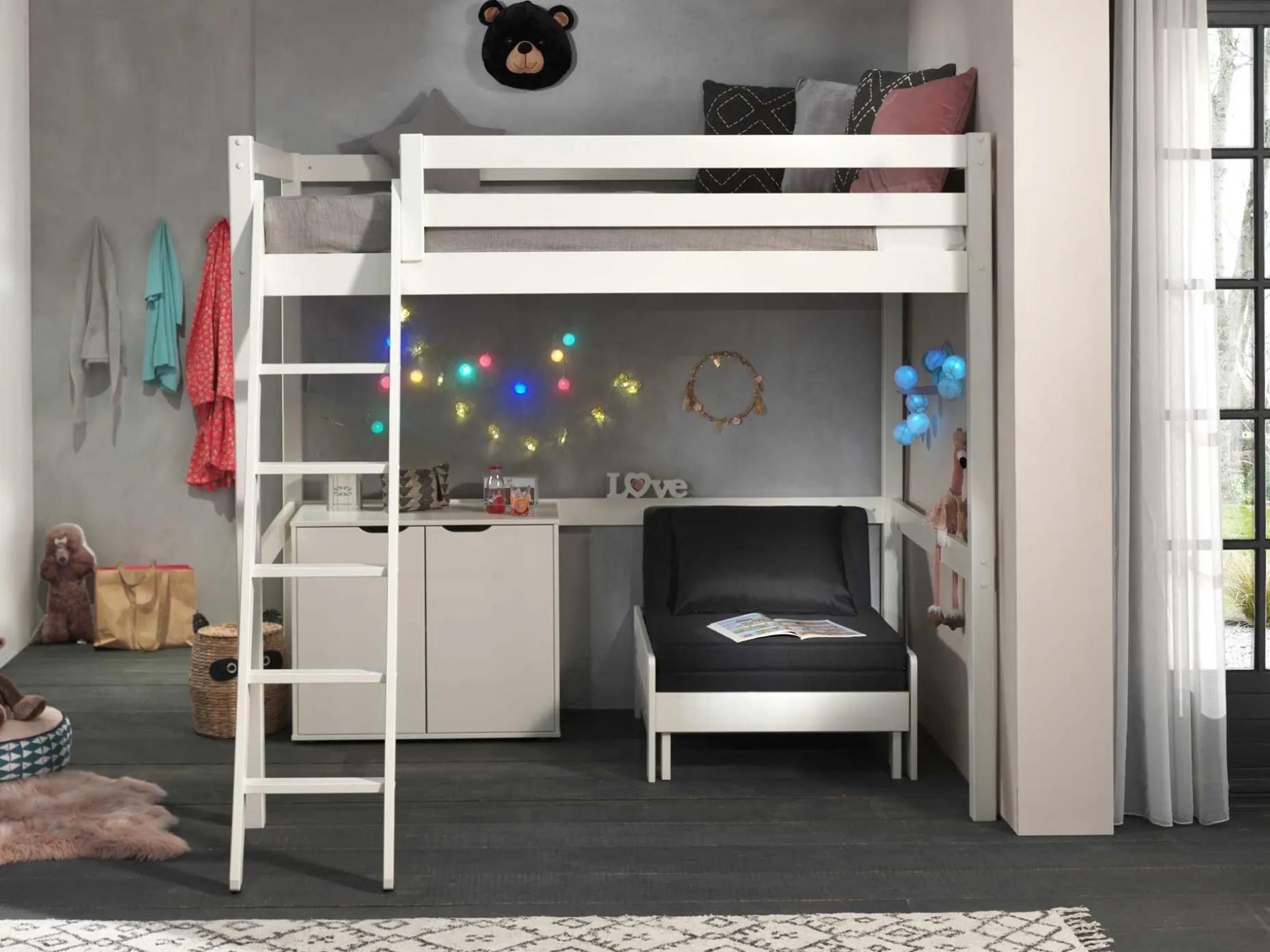 Hochbett Claire 140x200 mit Kommode Charlotte und Sitzbett Lena - weiß