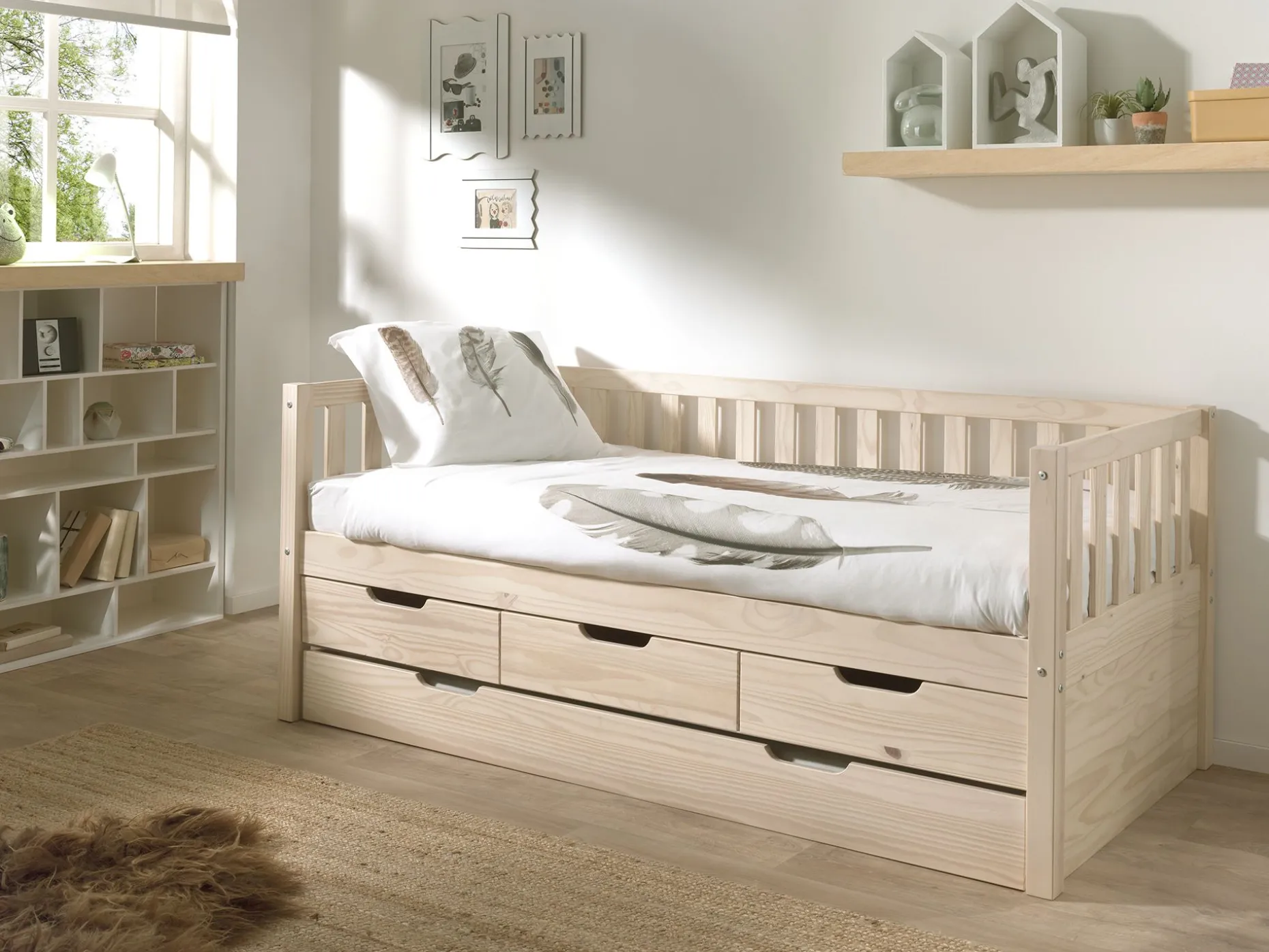 Kabinenbett Friedrich | 211,2 x 98,2 x 68 cm | 3 Schubkästen, Bettkasten | Milky Pine Design