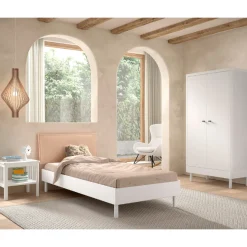 Kinderzimmer Forrest: Nachttisch, Bett 90x200, Kleiderschrank - Weißbuche