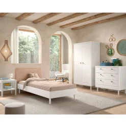 Kinderzimmer Forrest: Nachttisch, Bett 90x200, Kleiderschrank, Kommode - Weißbuche