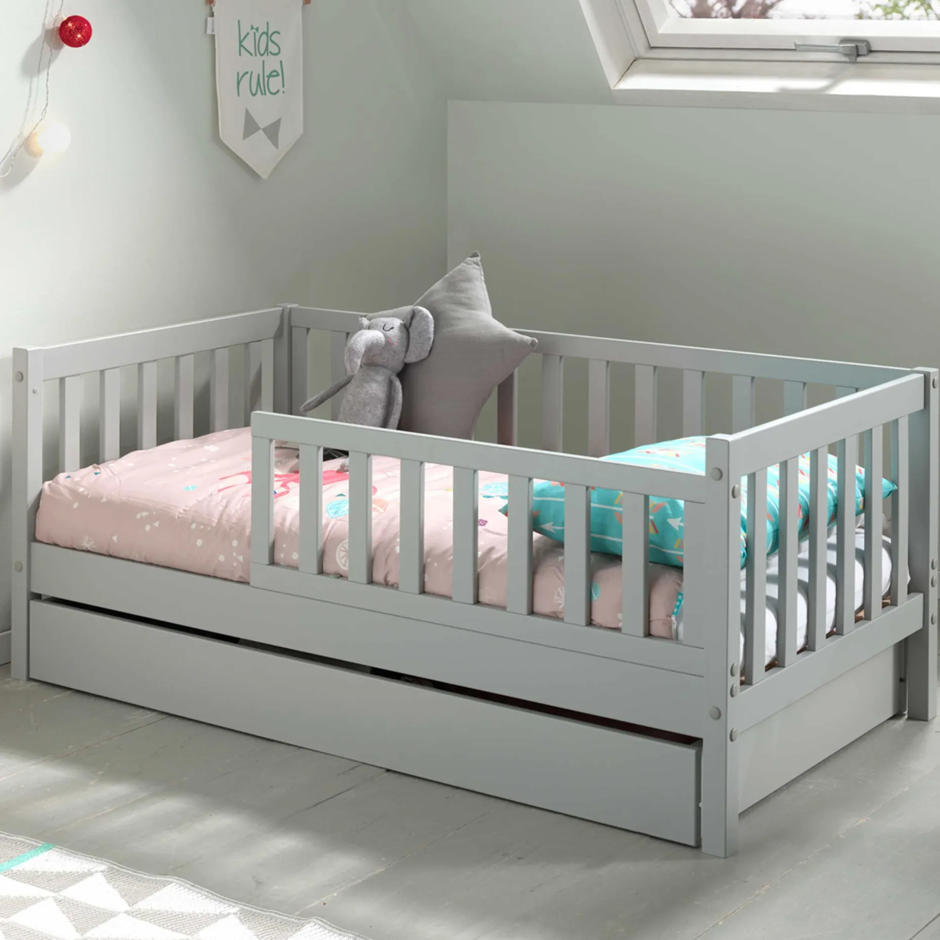 Kleinkindbett Petronille mit Bettkasten 70 x 140cm Kiefer - grau