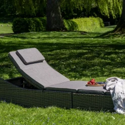 House Nordic Kubu Split Sun Lounger Set - Schwarzes Poly Rattan, Stahlrahmen