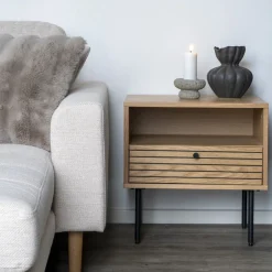 House Nordic Kyoto Beistelltisch aus Eiche mit Schublade und Metallfüßen
