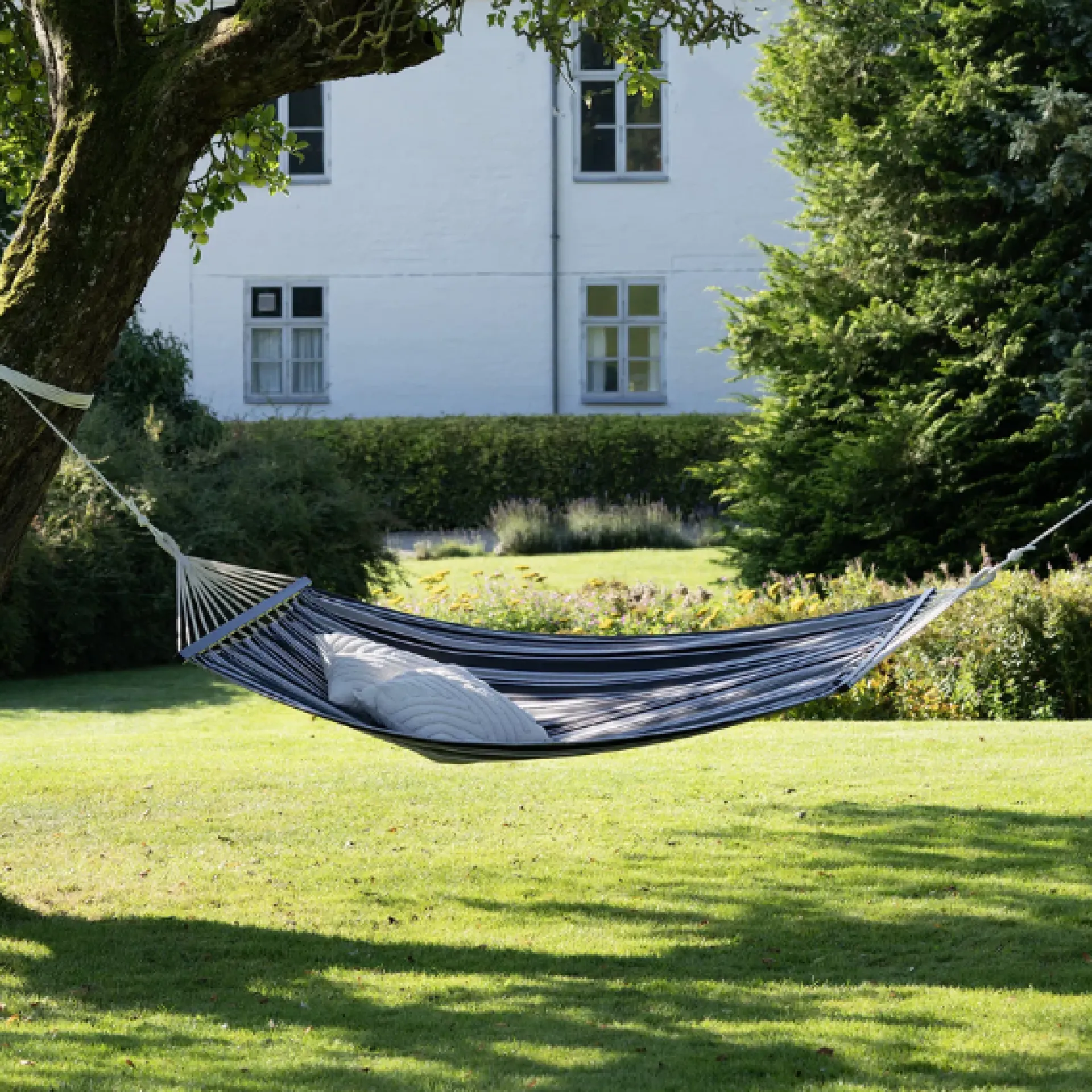 House Nordic Lamia Hängematte: Grau/, Baumwolle/Polyester, Lärchenholz