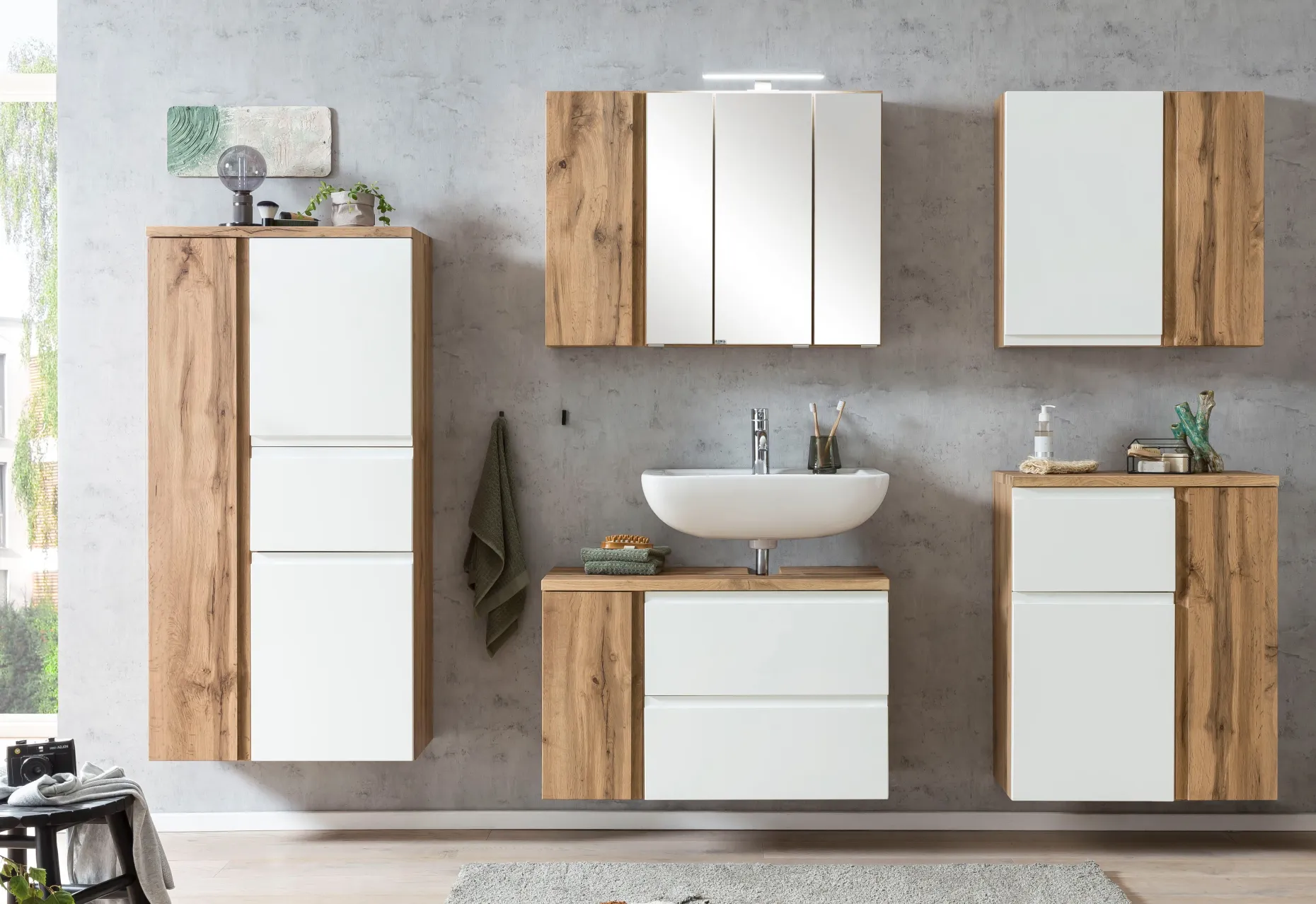 Mittelgroßer Aufbewahrungsschrank Varese | 65 x 35 x 130 cm | Weiß