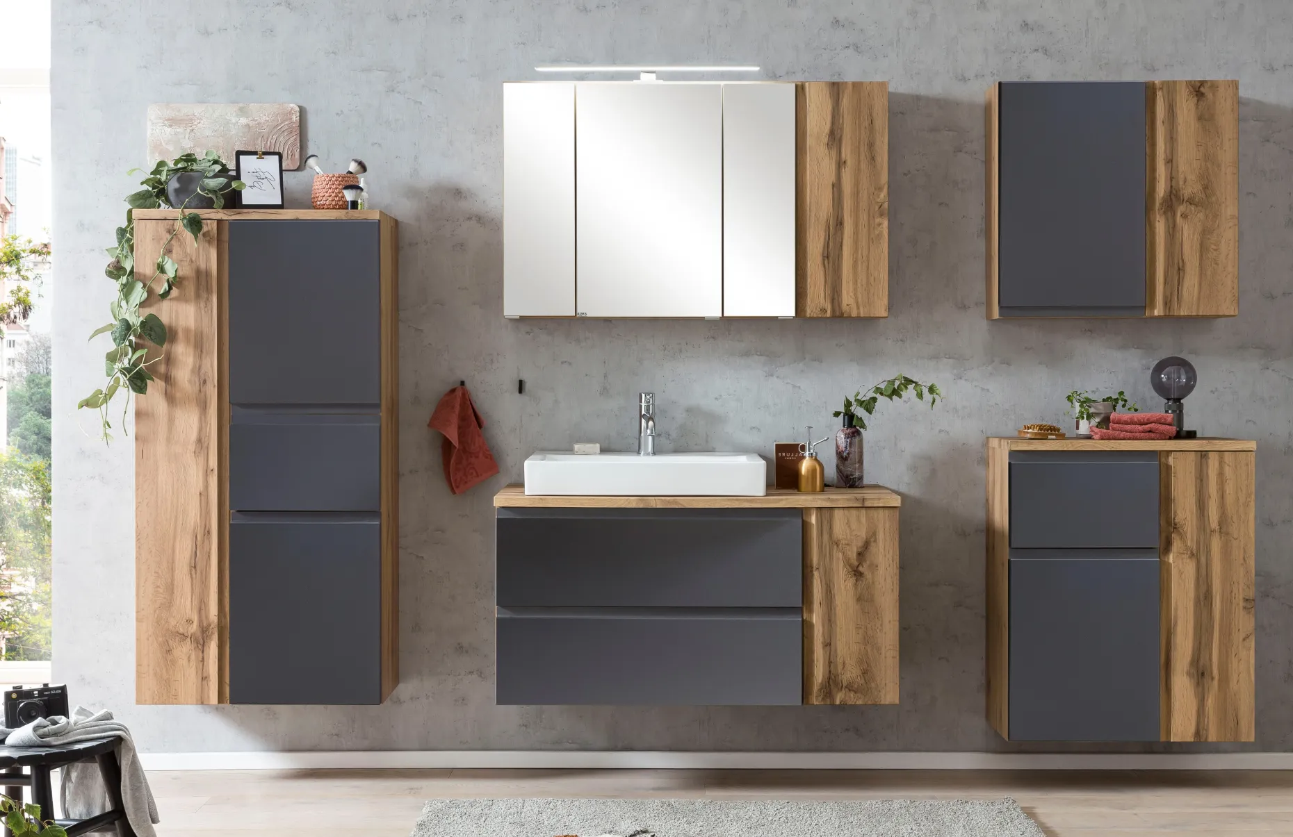 Mittelgroßer Aufbewahrungsschrank Varese | 65 x 35 x 130 cm | Weiß