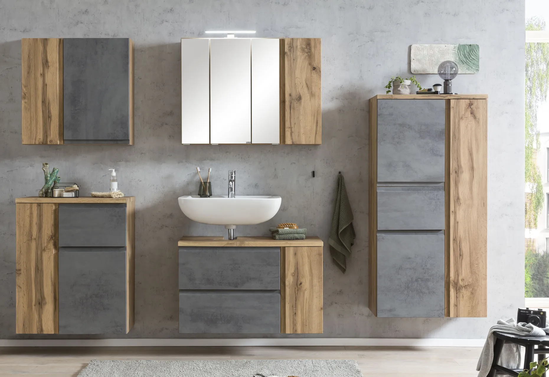 Mittelgroßer Aufbewahrungsschrank Varese | 65 x 35 x 130 cm | Farbe Beton