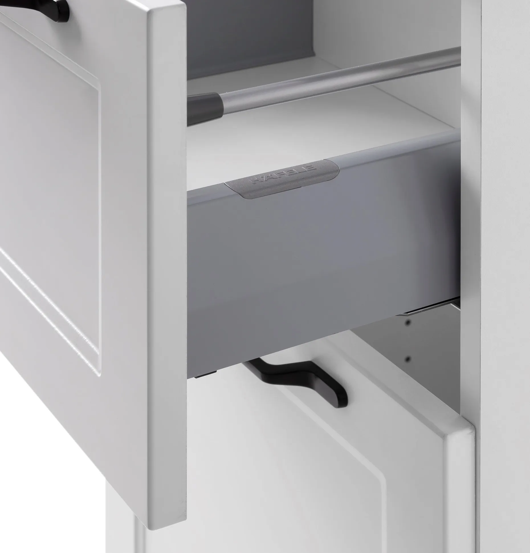 Mittelgroßer Lagerschrank Meran | 40 x 35 x 130 cm | Weiß