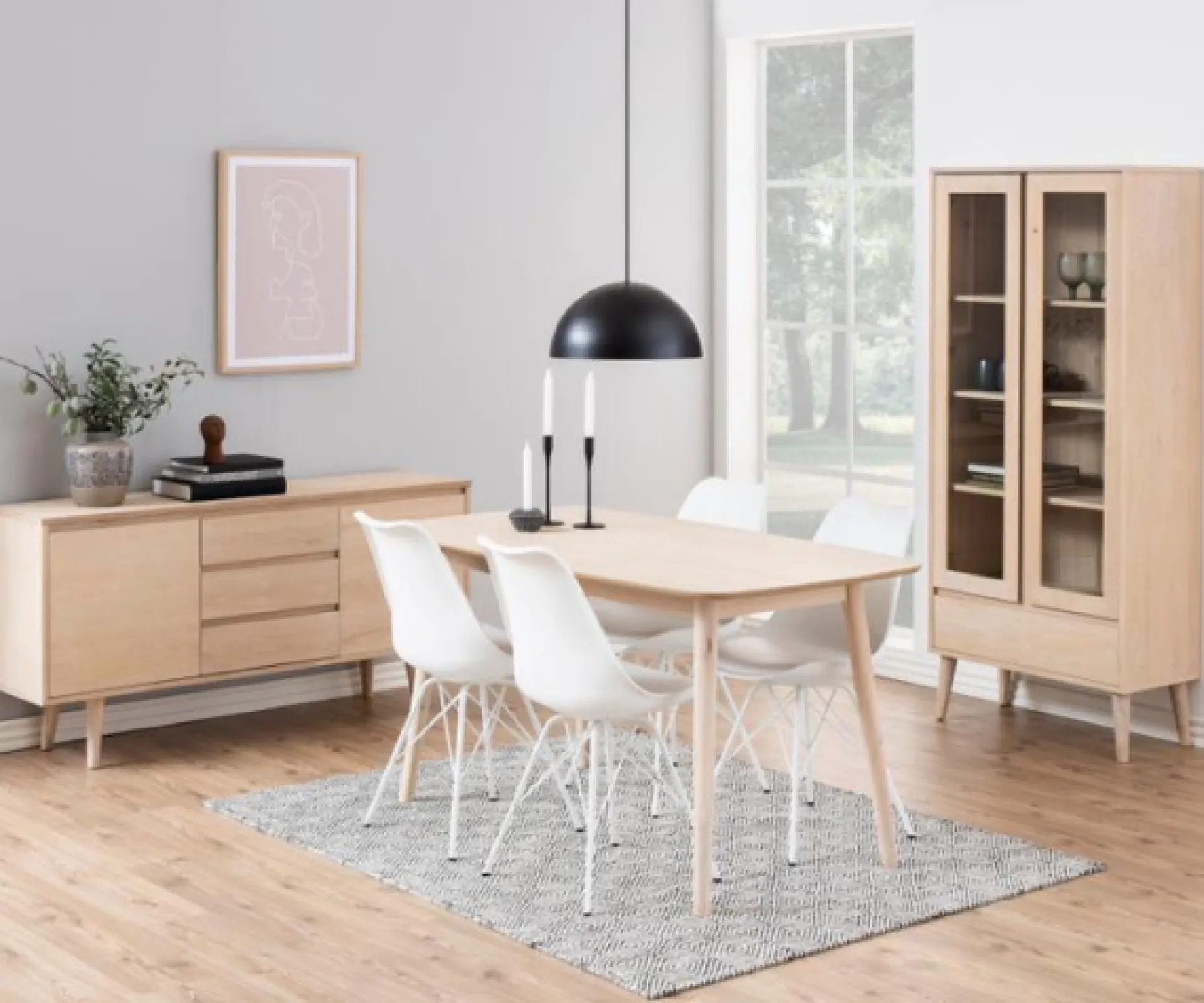 Emob NaliniEsszimmer : Esstisch, Anrichte, Vitrine - Eiche hell furniert