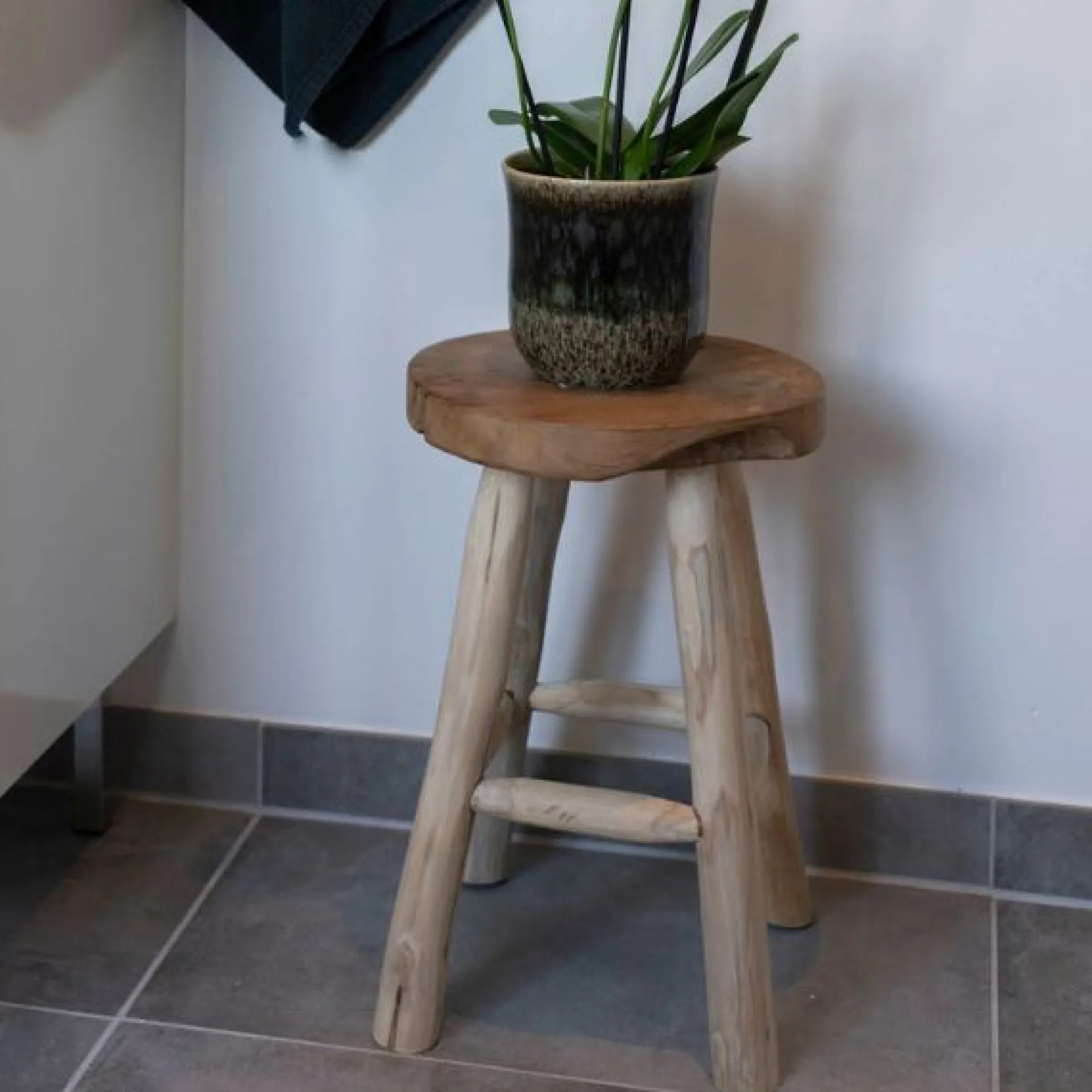 House Nordic Naturbelassener Teakholz-Hocker - Ø30x45 cm | 4-Fuß-Design