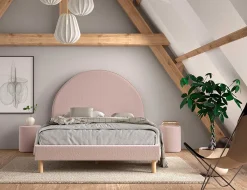 Polsterbett Maeva 140x200cm mit zwei Nachttischen - rosa Bouclé-Stoff