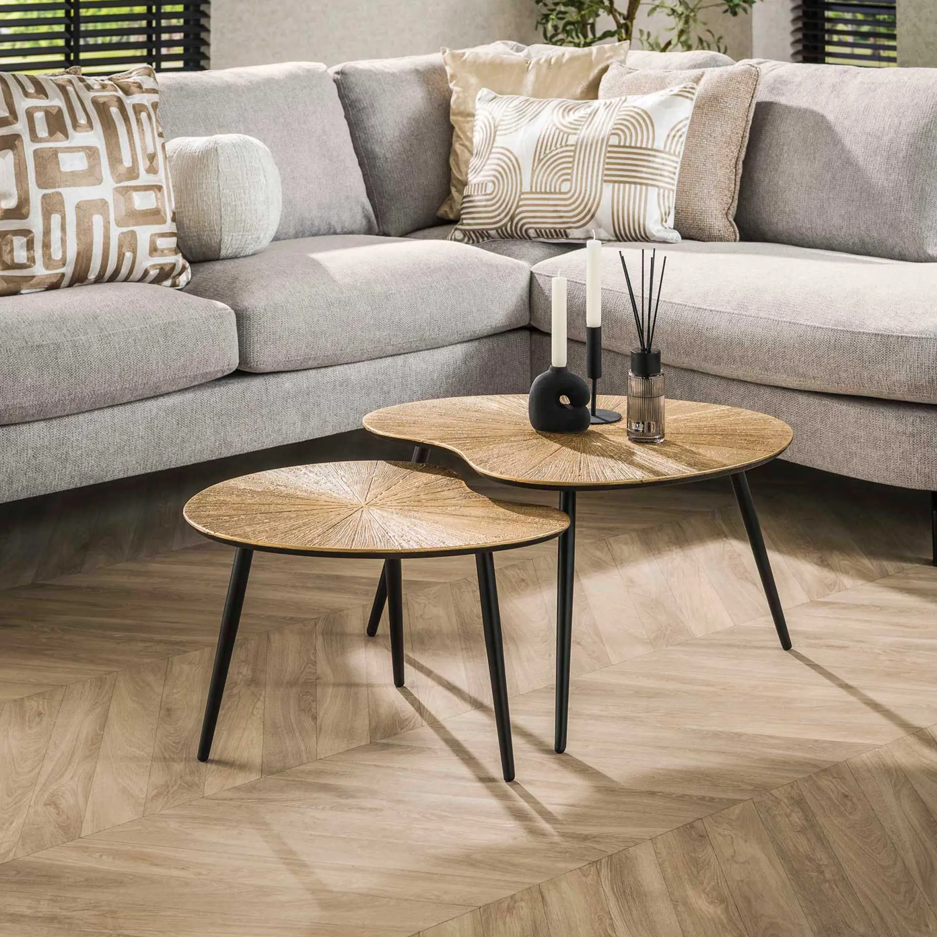 Emob Ray Metall Nierenförmiger Couchtisch Set in Antik