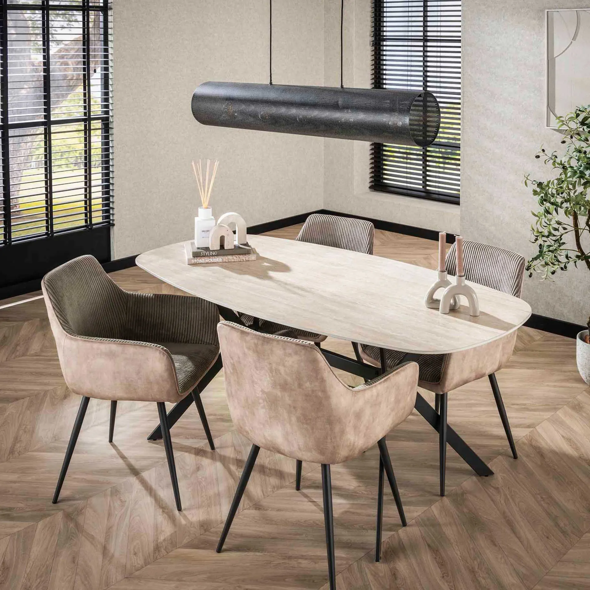 Emob Romano Ovaler Esstisch aus Keramik 180cm - Dänisches Design