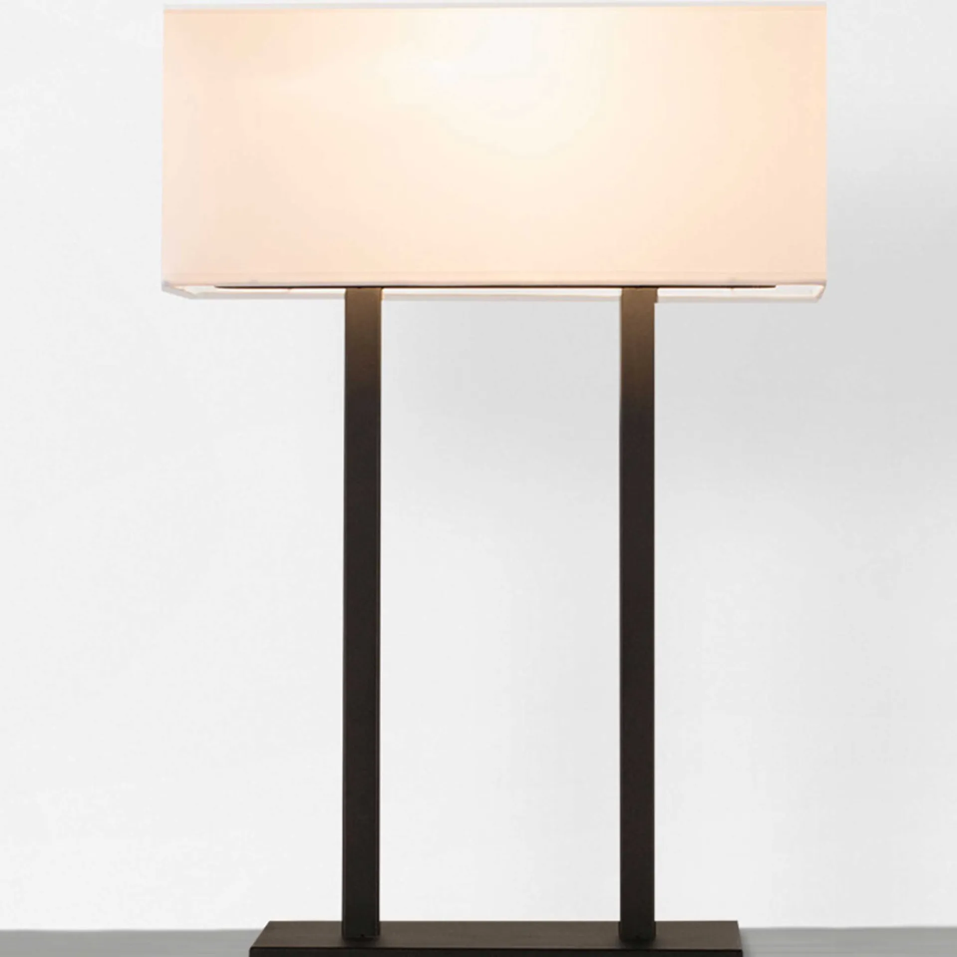 Emob Salihini Tischlampe | IRON BODY |