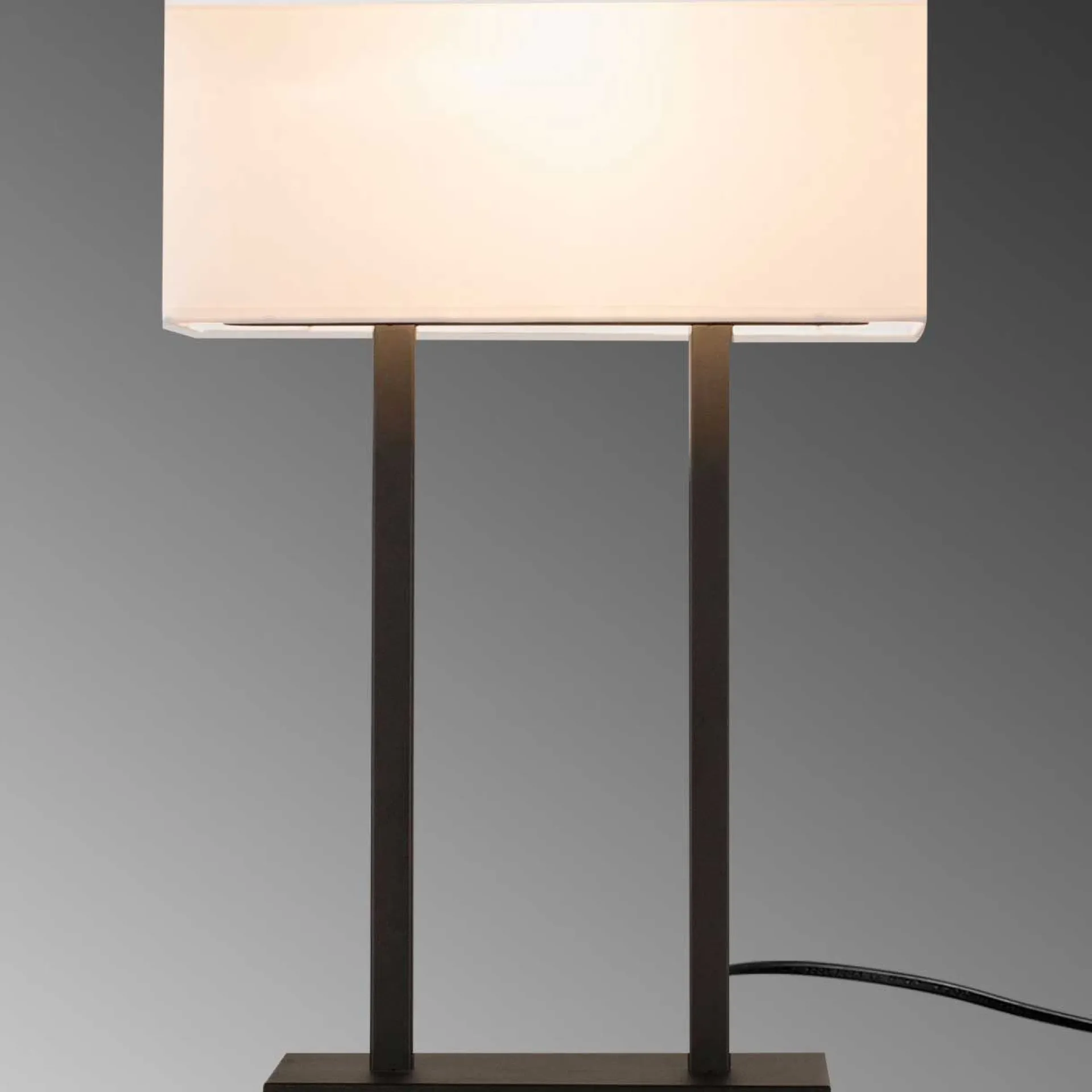 Emob Salihini Tischlampe | IRON BODY |