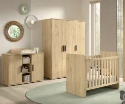 SammieBabyzimmer : Ausziehbett, Kommode mit Wickeltisch, Kleiderschrank - Eichendekor